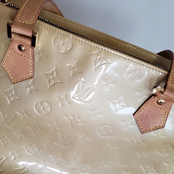 Louis Vuitton - Picture 3 of 16